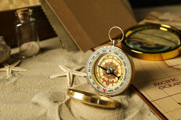 Travel charms: discover the silver Jewellery collection